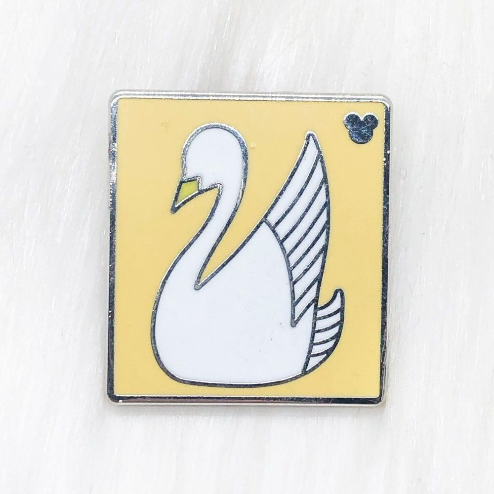 🔮‎ 5/$25 Disney World Swan Boat Pin